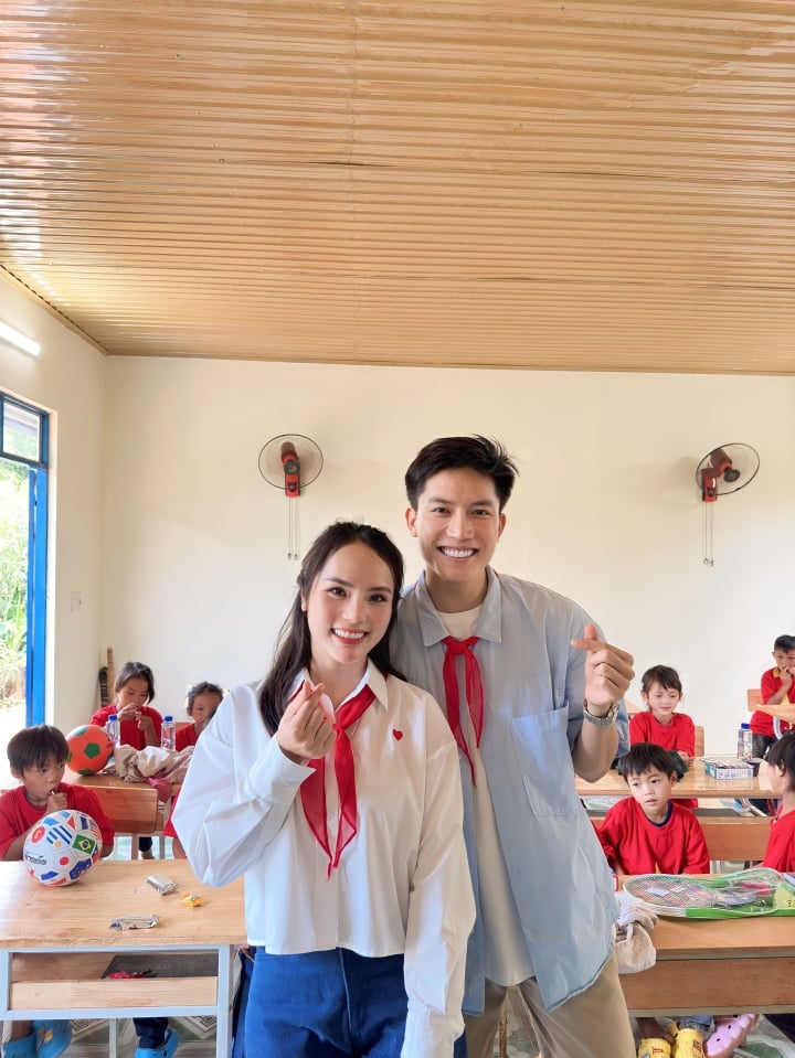 Singer Anh Tu and beauty Tra My build school for children in mountainous areas - 1