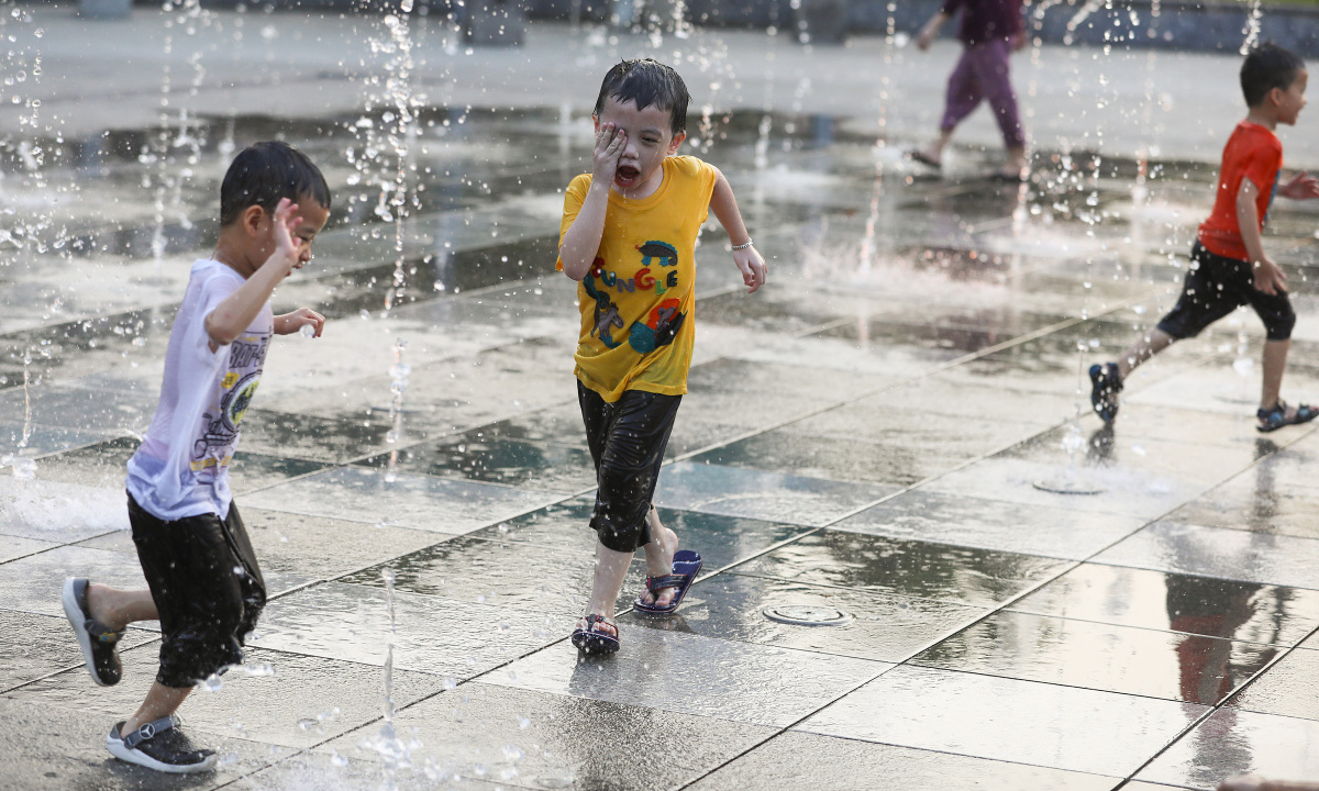 So vermeiden Sie einen Hitzschlag, wenn Kinder bei heißem Wetter aktiv sind