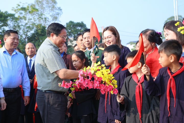 Thủ tướng dự Ngày hội Đại đoàn kết cùng đồng bào các dân tộc tỉnh Lạng Sơn - 3