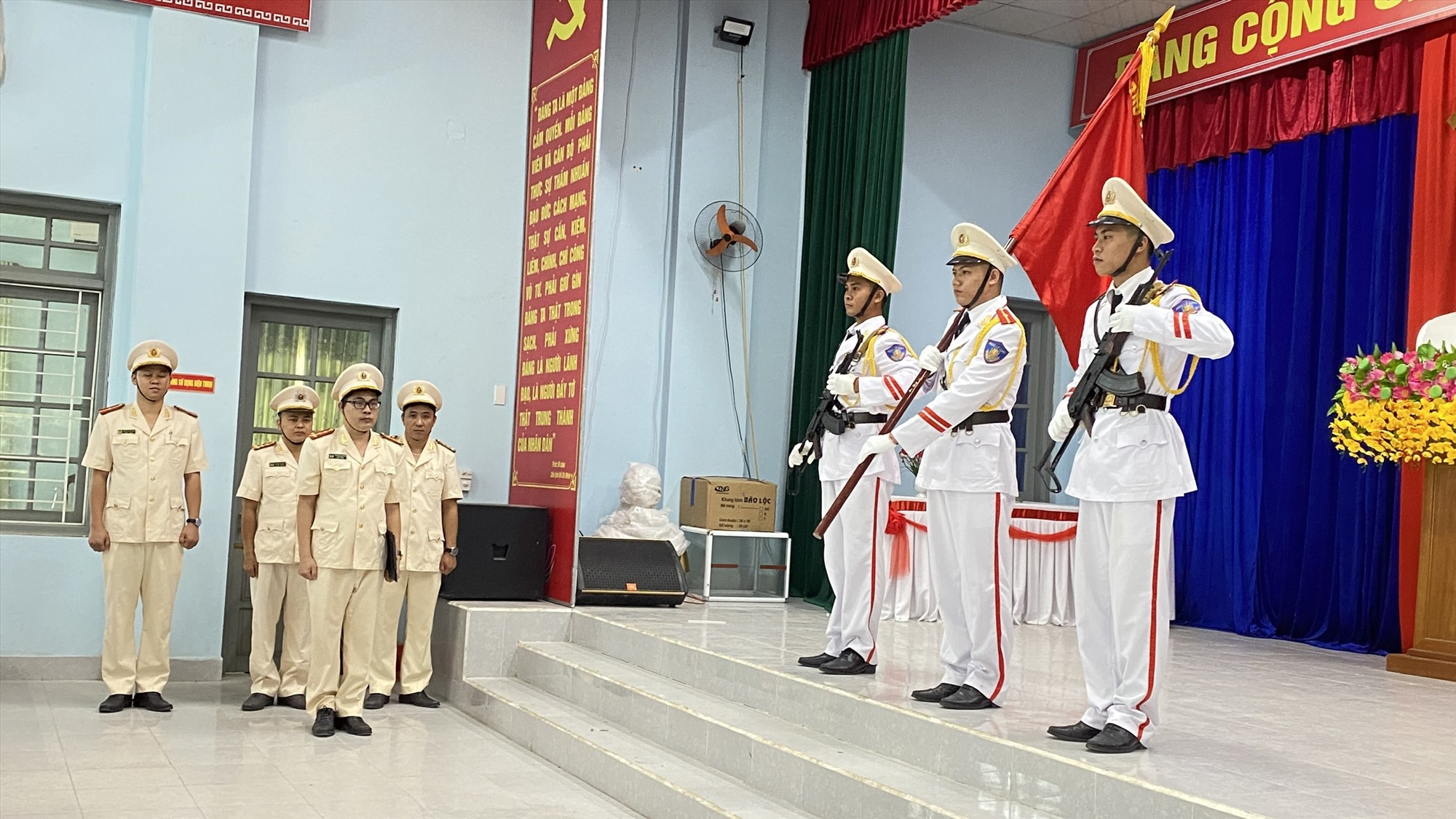 Announcing the decision to establish Trung Phuoc Town Police. Photo: N.P