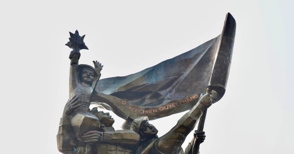 Monument de la victoire de Dien Bien Phu dans les jours précédant la grande cérémonie