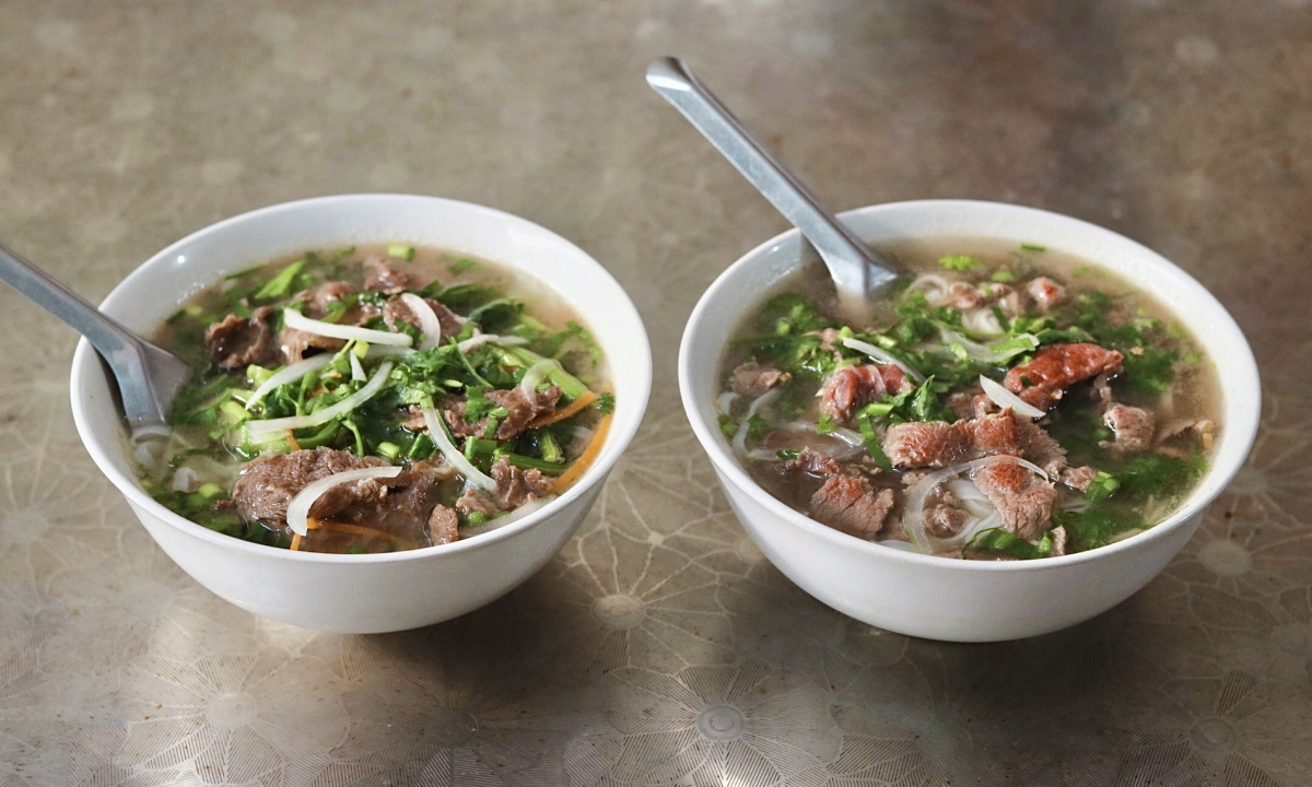 Restaurante tradicional de fideos con carne de res de tres generaciones en Nam Dinh