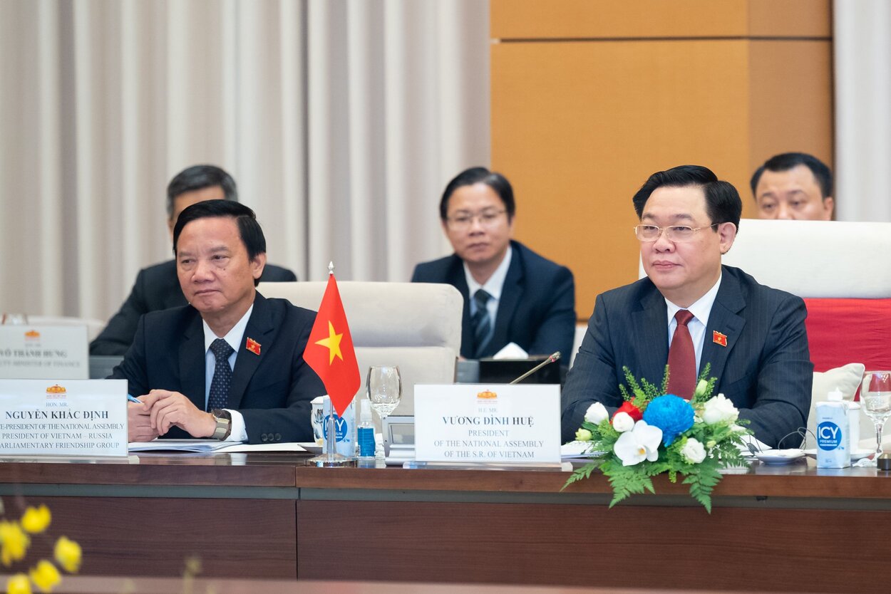 National Assembly Chairman Vuong Dinh Hue speaks at the meeting. Photo: Hai Nguyen