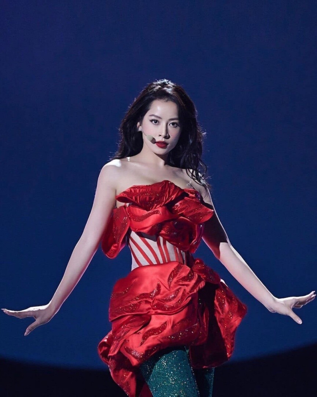 Chi Pu performs with a skirt-ripping performance, top-notch beauty but still unknown in Dap Gio? 1