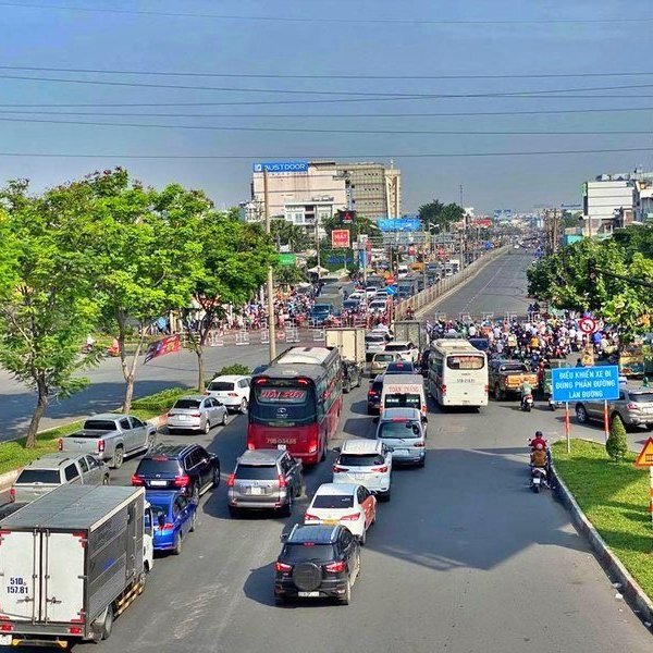 ទីក្រុងហូជីមិញពង្រឹងការដោះស្រាយរថយន្តក្រុង និងស្ថានីយ៍ខុសច្បាប់ក្នុងអំឡុងថ្ងៃបុណ្យថ្ងៃទី៣០ ខែមេសា