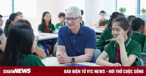 CEO Tim Cook ăn mặc giản dị, giao lưu cùng học sinh Hà Nội