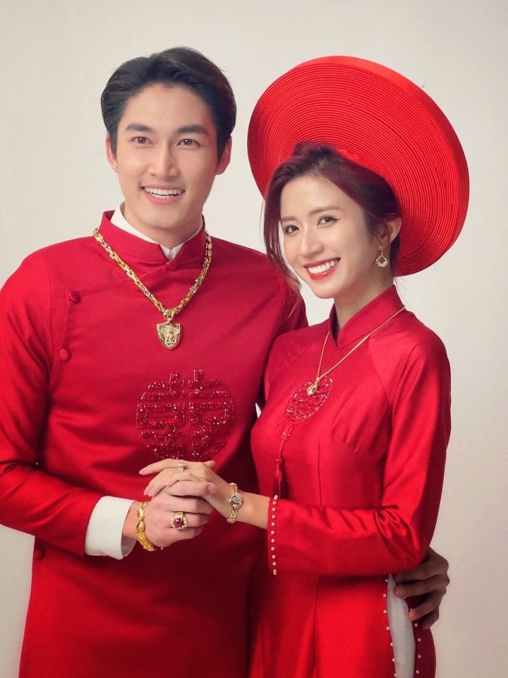 Dinh Tu suddenly released engagement photos, the identity of the 'bride' surprised everyone - 1