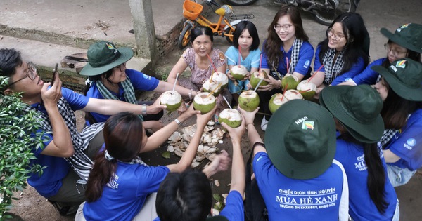 'Yêu thương tới bến' của sinh viên tình nguyện hè