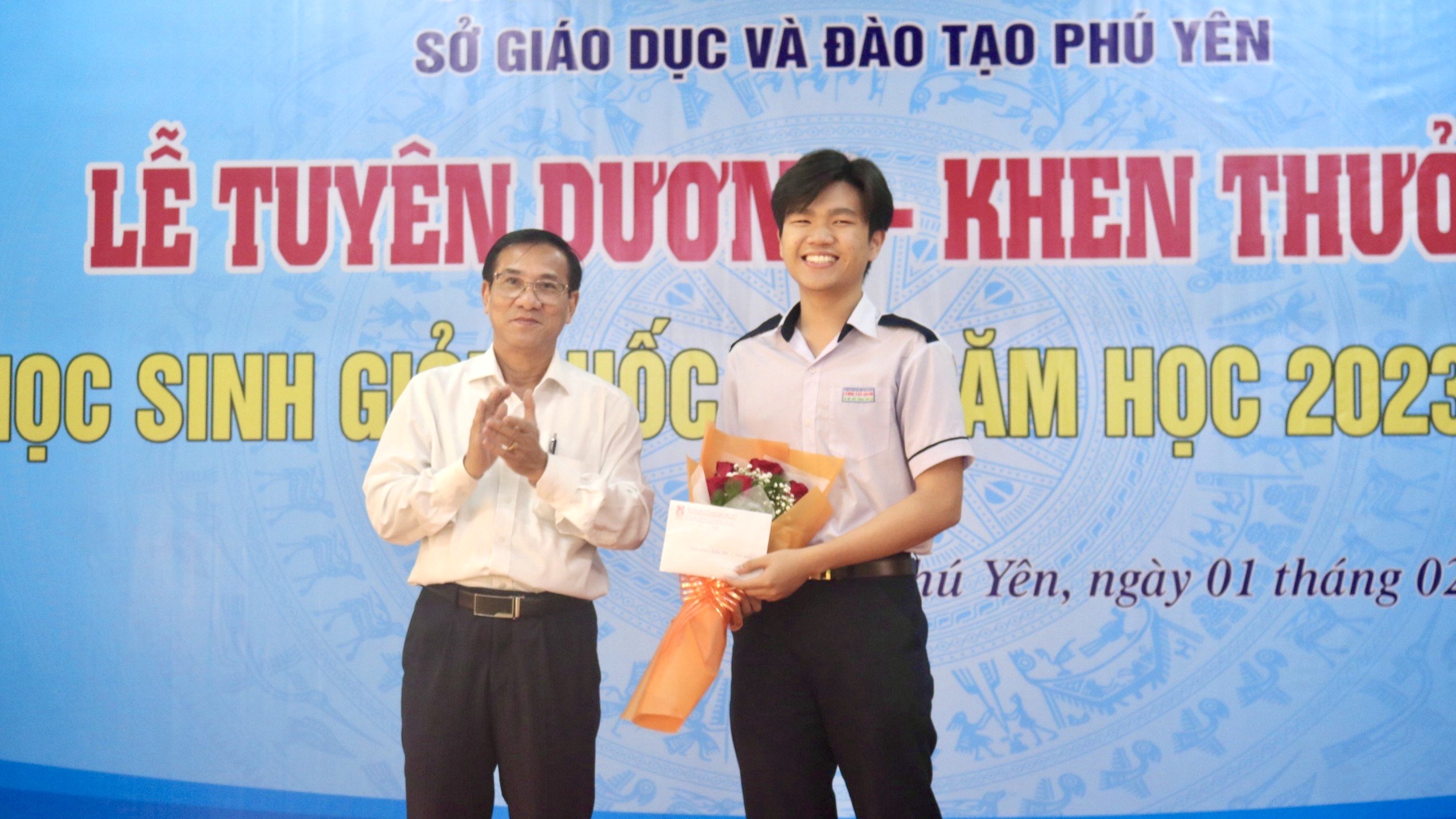 Học sinh giỏi quốc gia cao nhất trước đến nay, Phú Yên chi thưởng 85 triệu đồng- Ảnh 2.