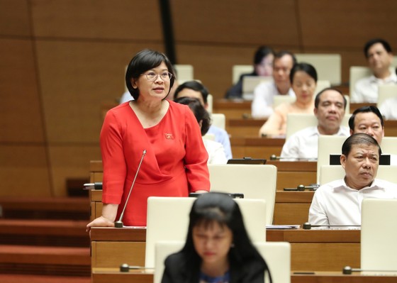 국회의원: 보험사 직원들이 의사들에게 왜 이 약을 처방하고 저 약은 처방하지 않았는지 추궁 사진 2