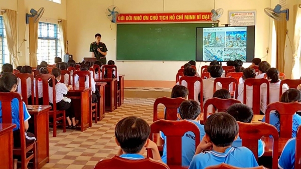 Tuyên truyền chủ quyền biên giới, biển đảo cho giáo viên và học sinh nơi biên giới