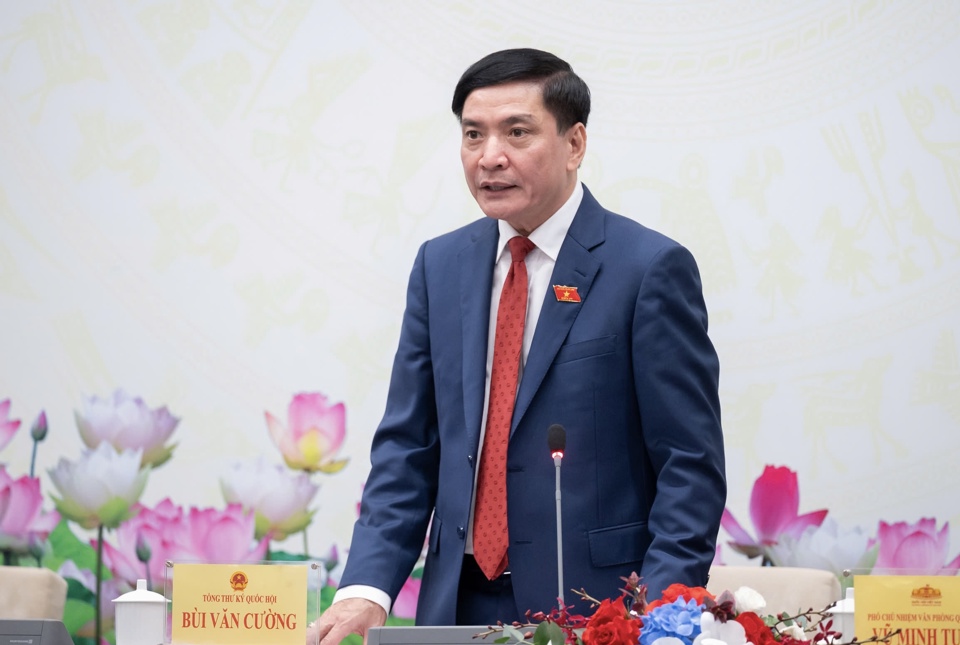 អគ្គលេខាធិការរដ្ឋសភា លោក Bui Van Cuong បានជម្រាបជូនក្នុងសន្និសីទសារព័ត៌មាន។ រូបថត៖ ផាម ថង