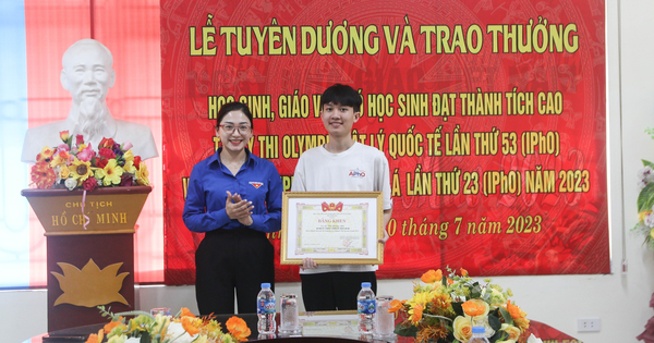 Thanh Hoa rinde homenaje a estudiante que ganó medalla de plata en la Olimpiada Internacional de Física y fue el mejor alumno de la clase