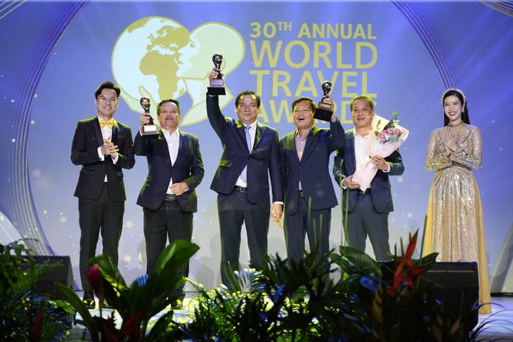 «Дождь» наград для Вьетнама на церемонии вручения премии World Travel Awards