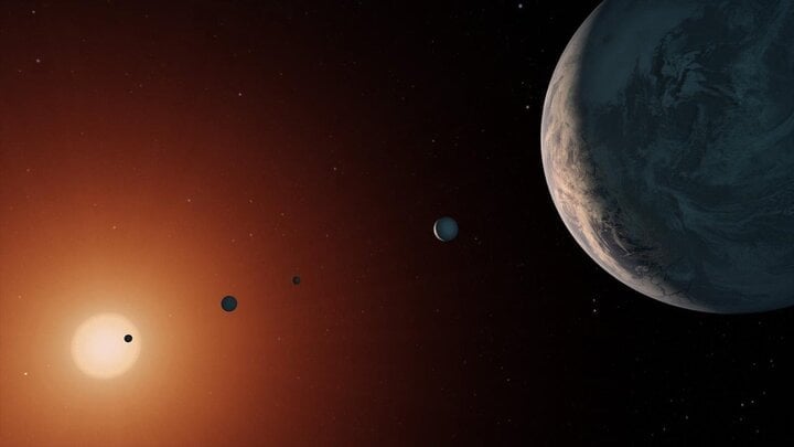 この TRAPPIST-1E 惑星の大部分の水は、その形成初期に蒸発したと考えられます。