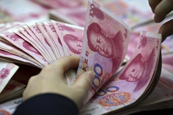 Bank Yuan price stable, black market increases