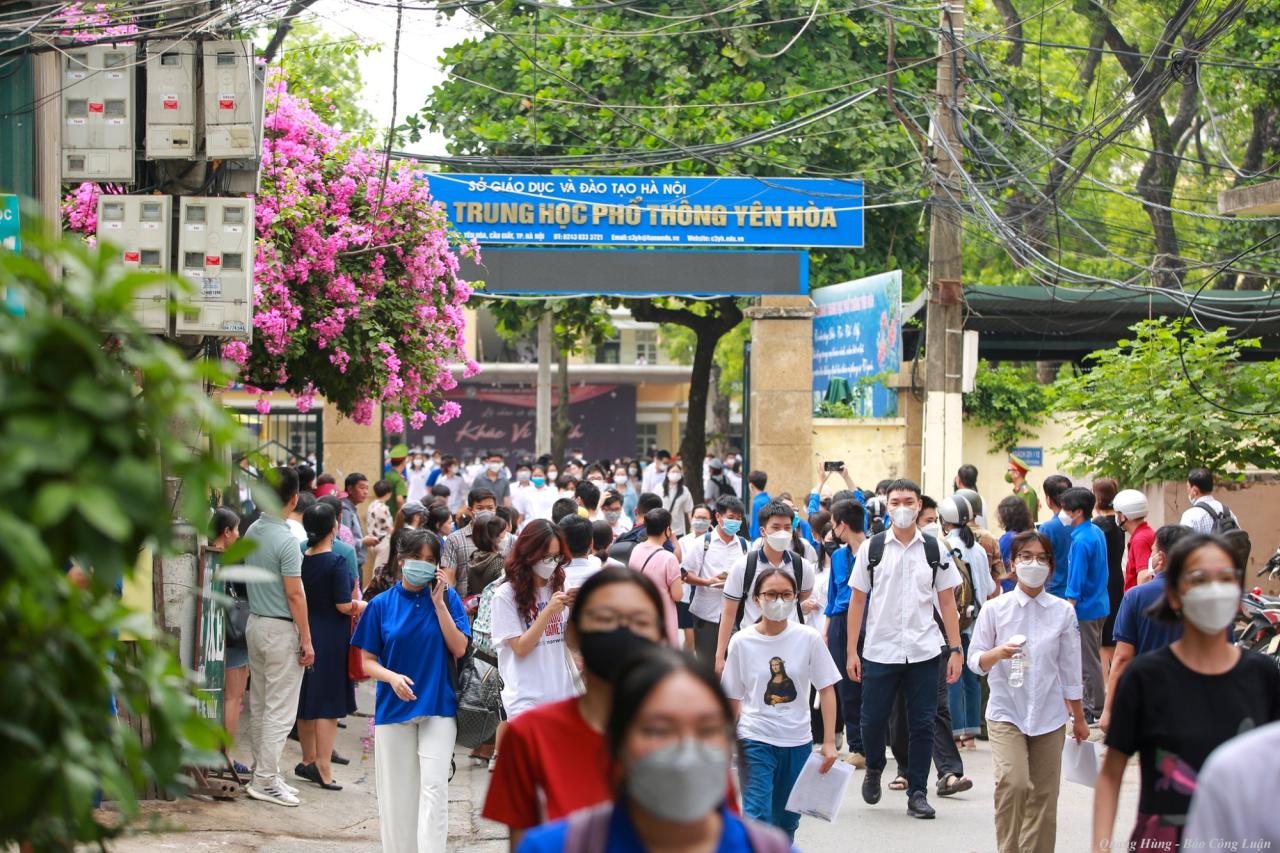 明らかに多くの大学入学試験 phi phien ha hinh 1