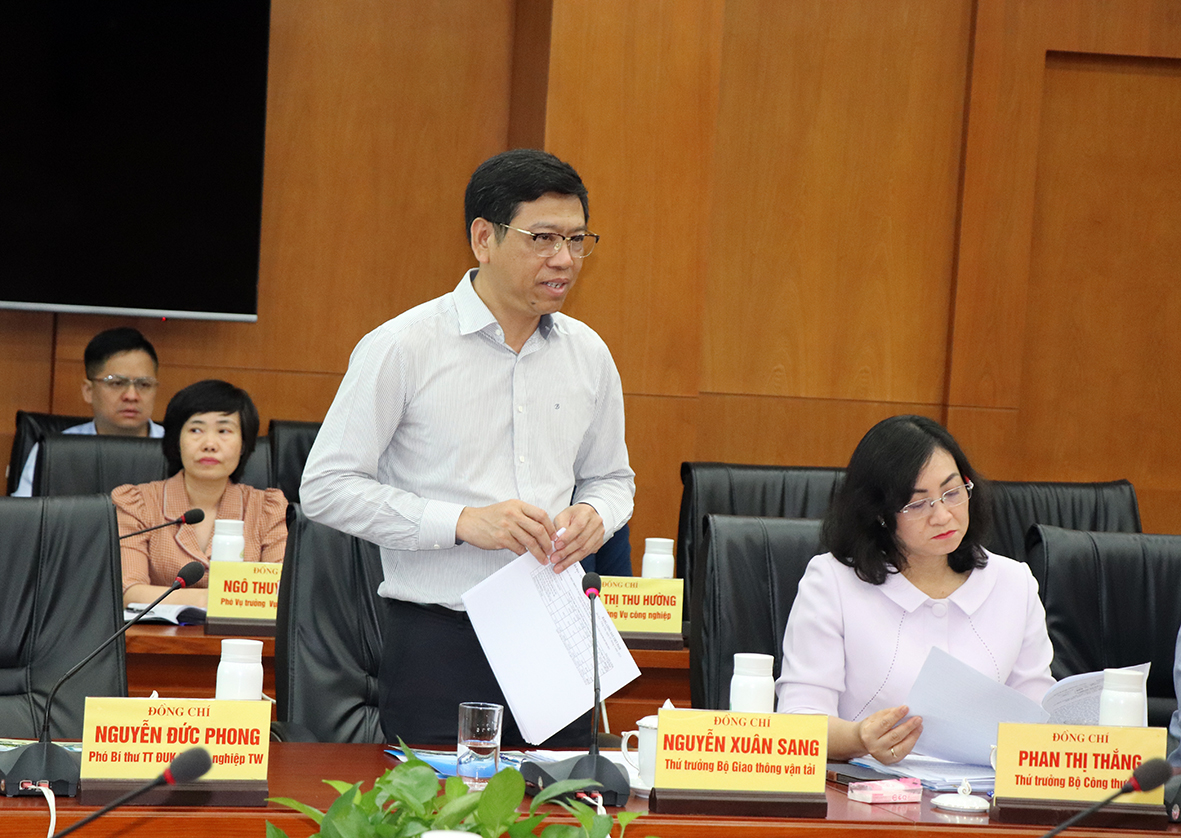 Deputy Minister of Transport Nguyen Xuan Sang emphasized the importance of the seaport system and the development of regional transport connectivity in Ba Ria-Vung Tau province.