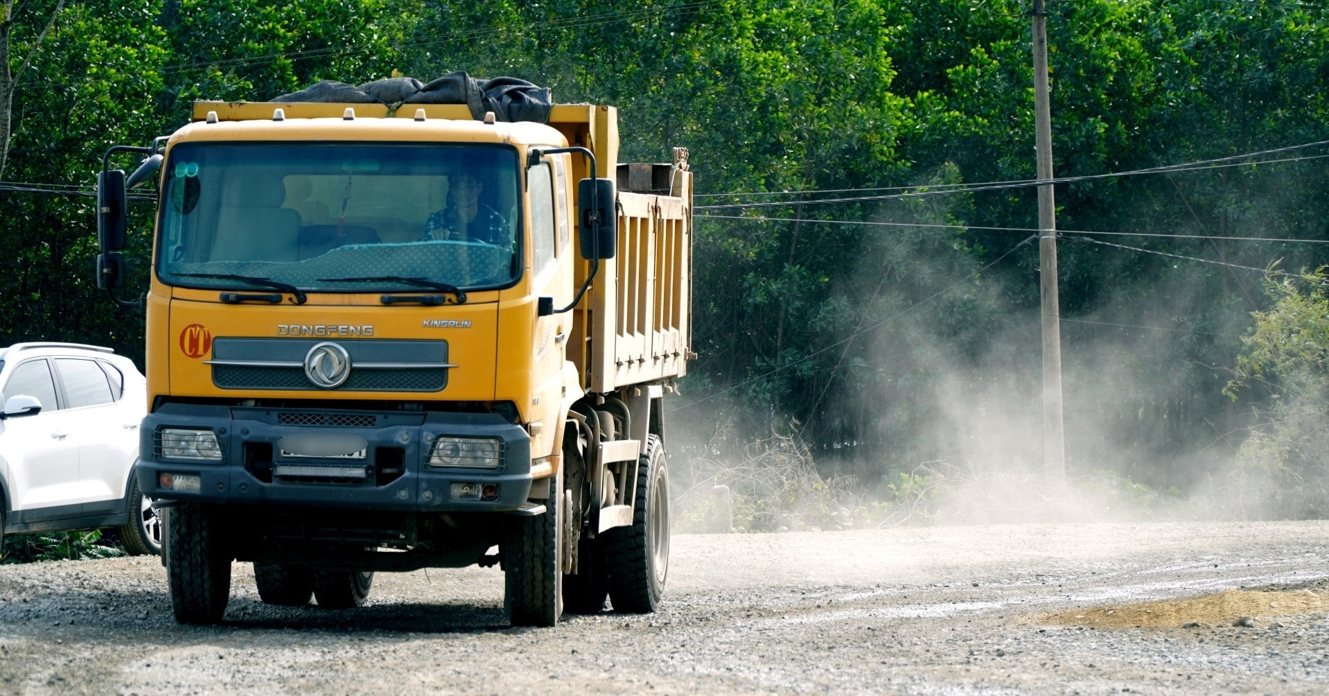 Le convoi « bond du tigre » en provenance de 7 mines de minéraux a parcouru la route construite grâce aux contributions de la population