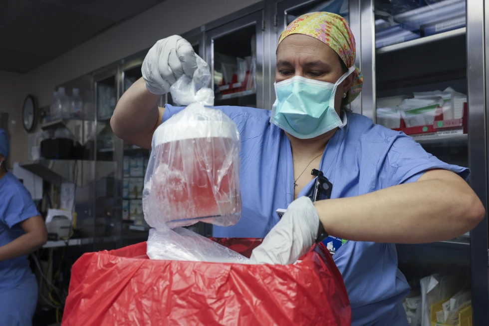 Die erste Person, die eine große Nierentransplantation erhalten hatte, starb fast zwei Monate später.