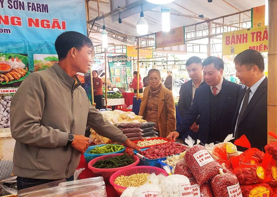 ថាច់ ដែលភ្ជាប់យ៉ាងសកម្មក្នុងការប្រើប្រាស់ផលិតផល OCOP