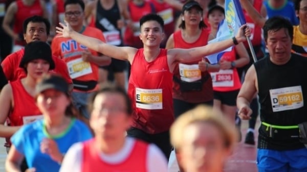 9.000 nationale und internationale Athleten nehmen an der zweiten Saison des Techcombank Hanoi Marathon teil