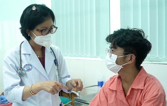 Recovered patient prepares to be discharged from hospital, June 30. Photo: Provided by the hospital