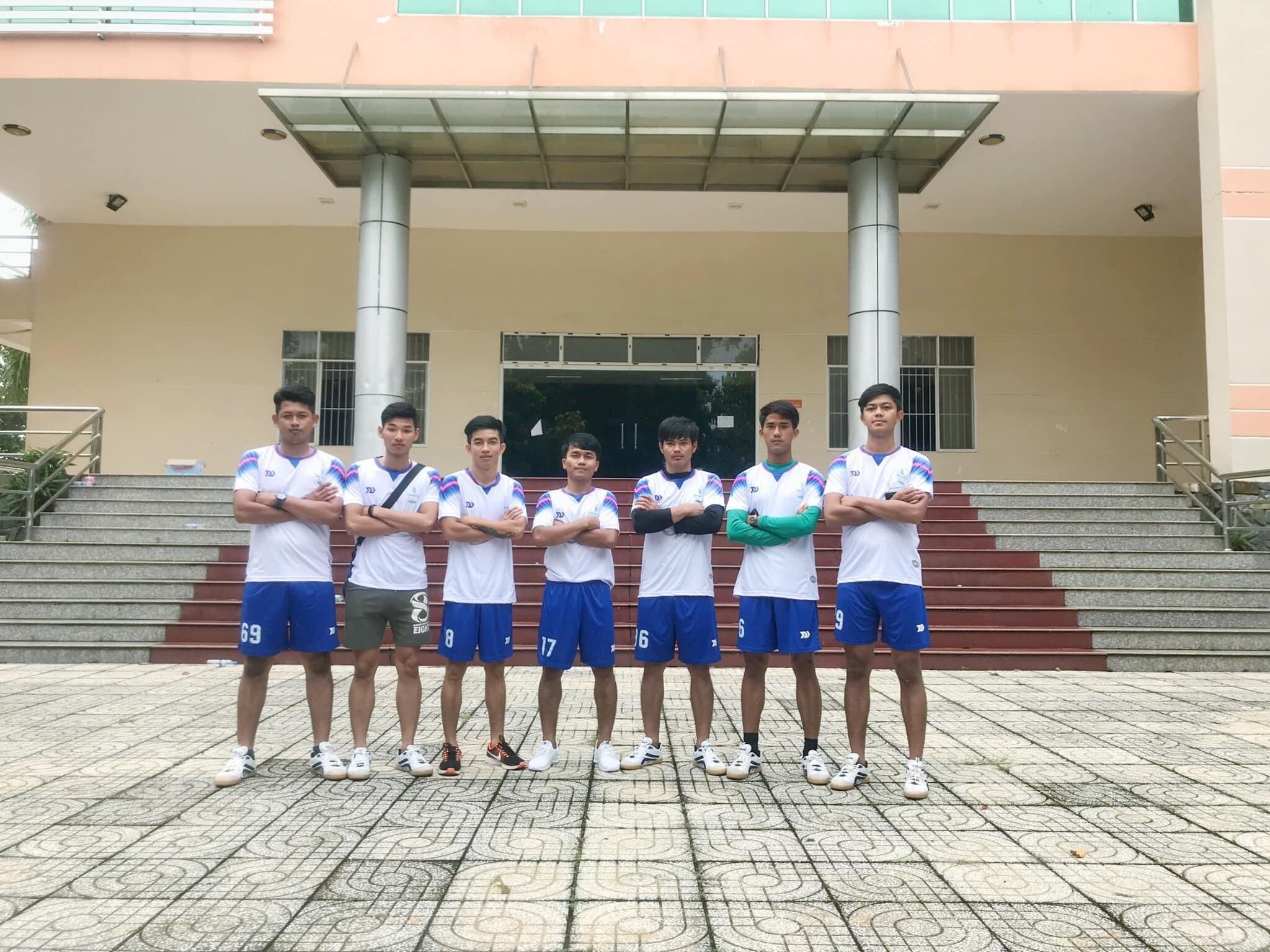 Alex im kambodschanischen Volleyballteam bei einem Wettkampf in Vietnam 2017. (Foto: NVCC)