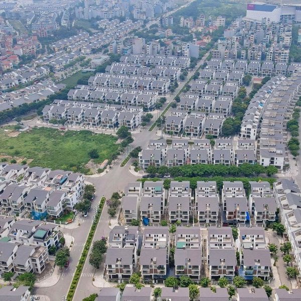 Des centaines de villas abandonnées dans la zone urbaine d'une valeur de plus de 7 000 milliards de VND à Hanoi