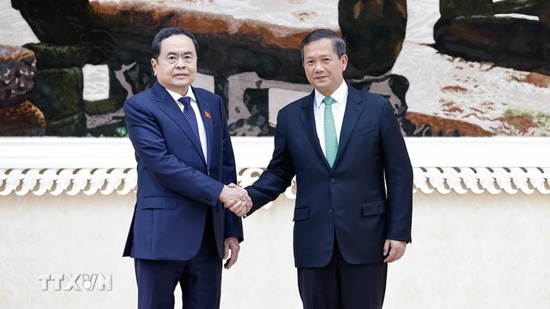 Le président de l'Assemblée nationale, Tran Thanh Man, rencontre le Premier ministre cambodgien