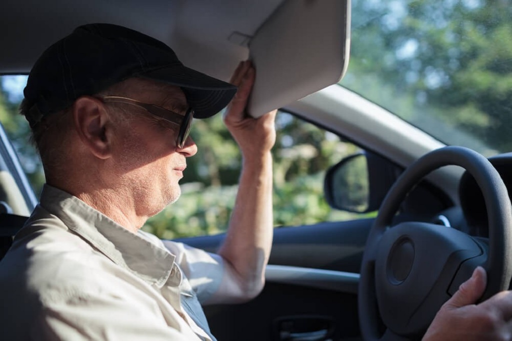 ways to prevent eye damage when driving at day time picture 2