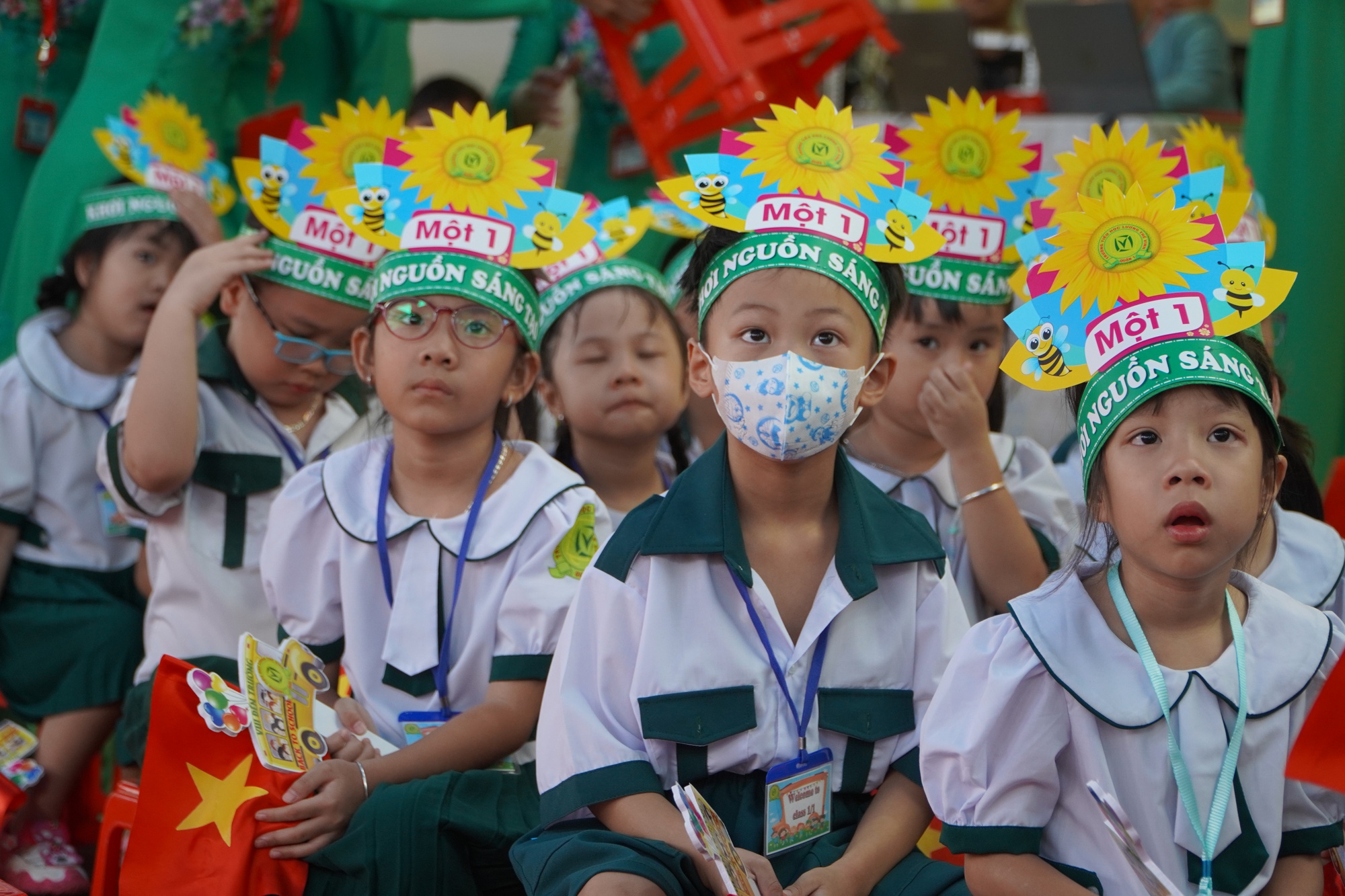 Trường Tiểu học Lương Thế Vinh đón nhận Huân chương, rộn ràng khai giảng - Ảnh 2.