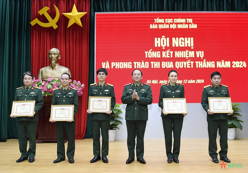 People's Army Newspaper commends collectives and individuals with outstanding achievements in the movement to win image 1