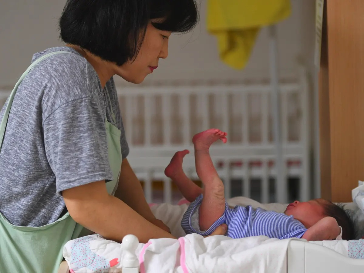 世界最低の出生率に直面している韓国は、高齢者を幸せにする解決策を模索している。画像1