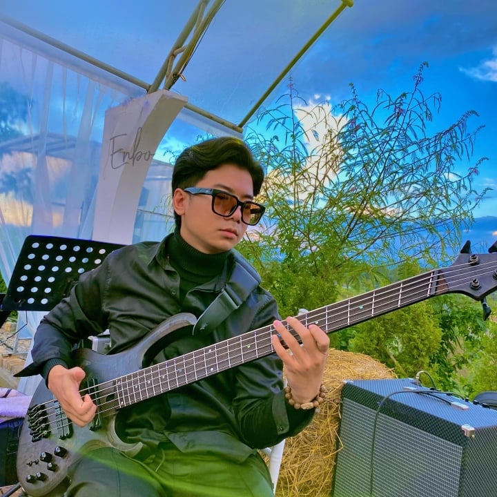 Singer and musician Bui Nguyen Huy Bao.