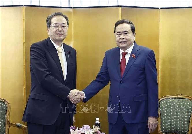 El presidente de la Asamblea Nacional, Tran Thanh Man, recibe al presidente del Partido Komeito, Japón