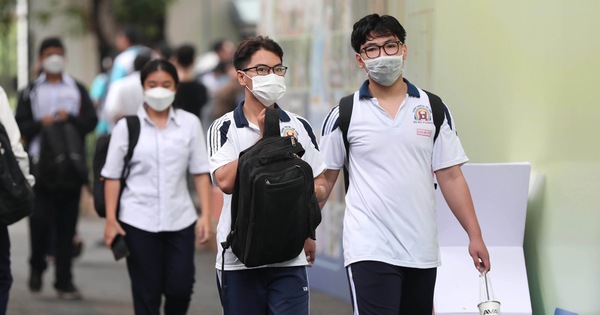 ホーチミン市銀行大学は初めて、独自の試験基準点を発表した。