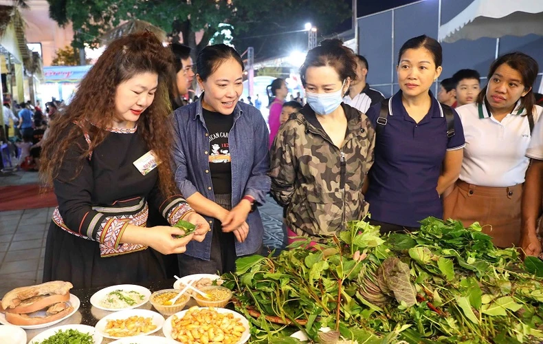 ៤១ អង្គភាពចូលរួមពិធីបុណ្យអាហារជាតិនៅ Dien Bien រូបថត ៥