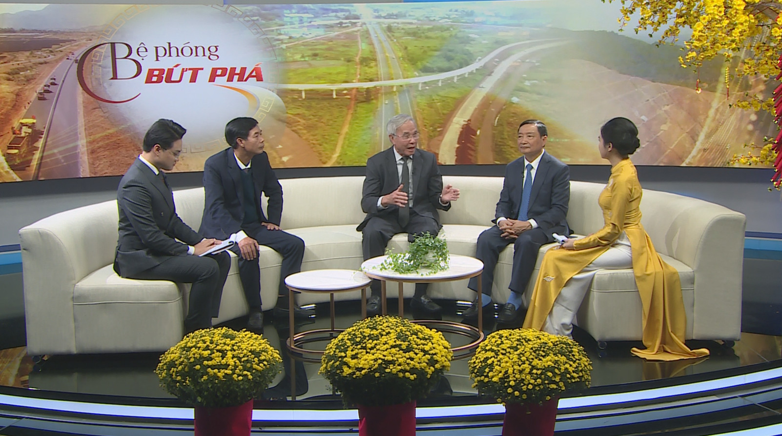 Cao tốc Bắc - Nam: Cung đường mùa xuân- Ảnh 1.