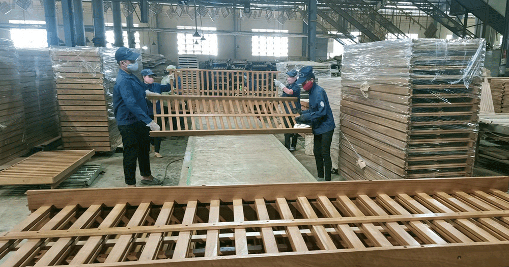 Exporting nearly 11 billion USD, wood enterprises work overtime, recruit workers