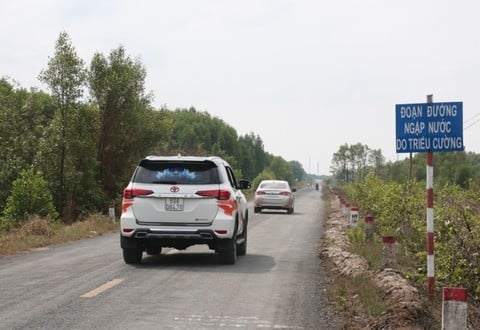 ​ເສັ້ນ​ທາງ​ໂຮ່​ຈີ​ມິນ, ພາກ​ນ້ຳ​ແຄນ - ດັກ​ມິ​ຍ.