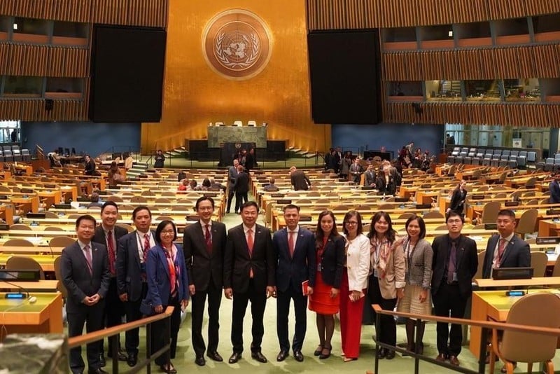 Die vietnamesische Delegation nahm an der Abstimmungssitzung teil und gab die Ergebnisse der Mitgliedschaft im Menschenrechtsrat der Vereinten Nationen im Oktober 2022 bekannt. (Foto: Vietnamesische Delegation bei den Vereinten Nationen)