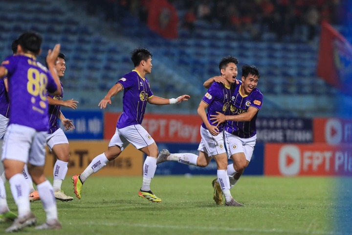 Hai Long opened the score for Hanoi Club.