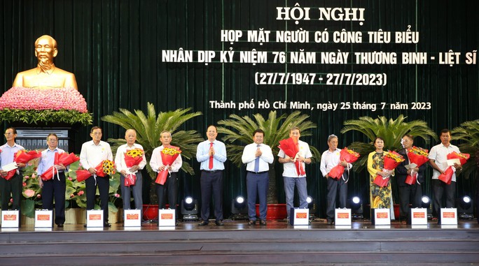 Tri ân người có công - Ảnh 1.