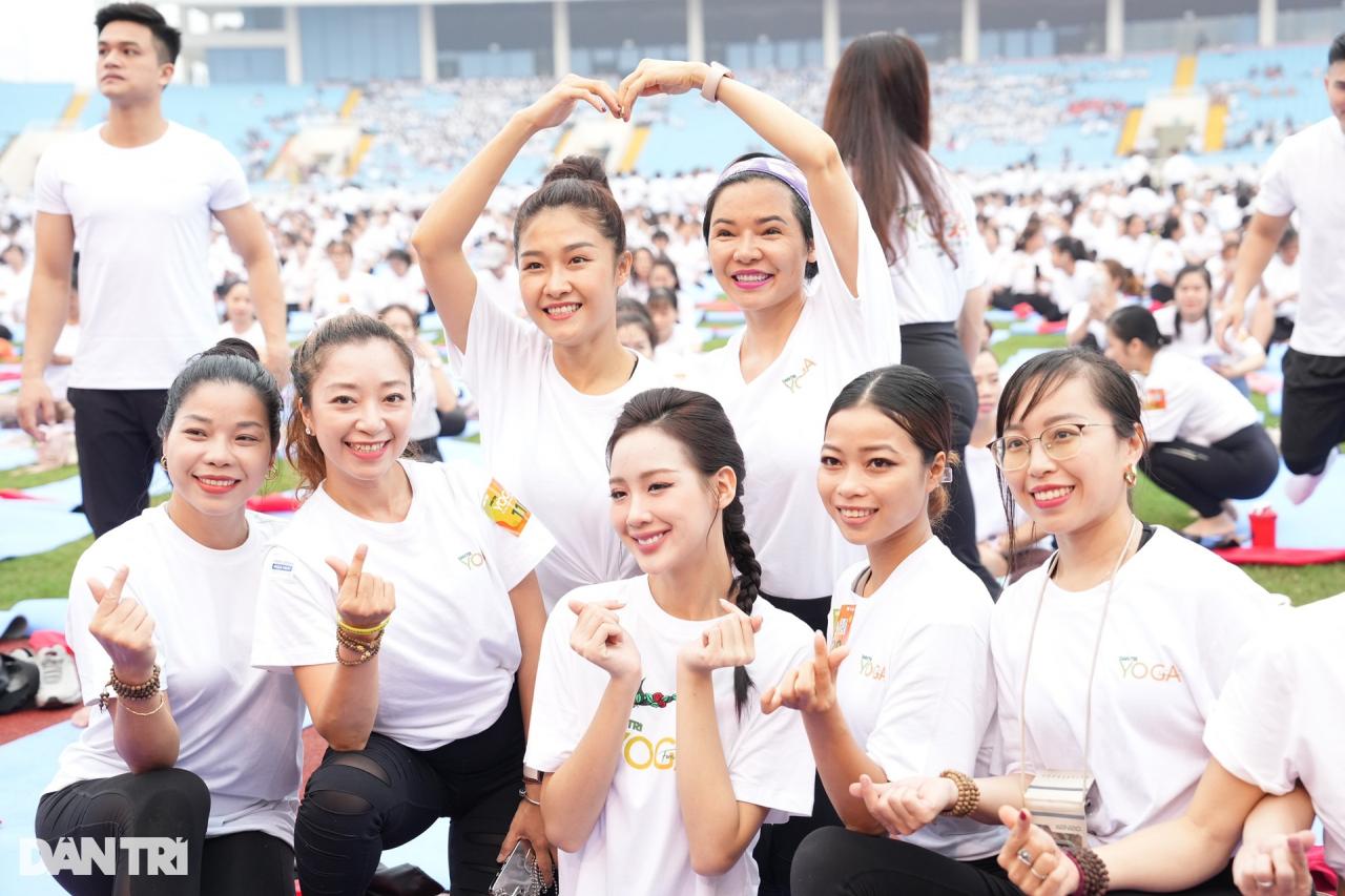 Dàn hoa hậu, á hậu khoe dáng xinh tươi tại Ngày hội yoga Dân trí - 8