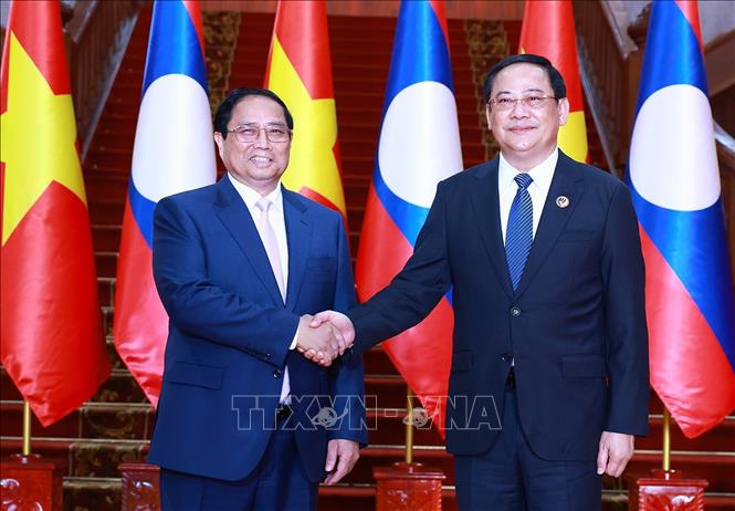 El primer ministro Pham Minh Chinh se reúne con el primer ministro laosiano Sonexay Siphandone