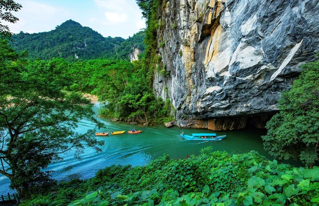 Phong Nha - Ke Bang National Park: Conquering the hearts of millions of tourists - Photo 1. Vườn Quốc gia Phong Nha - Kẻ Bàng: Chinh phục trái tim hàng triệu lượt khách du lịch - Ảnh 1.