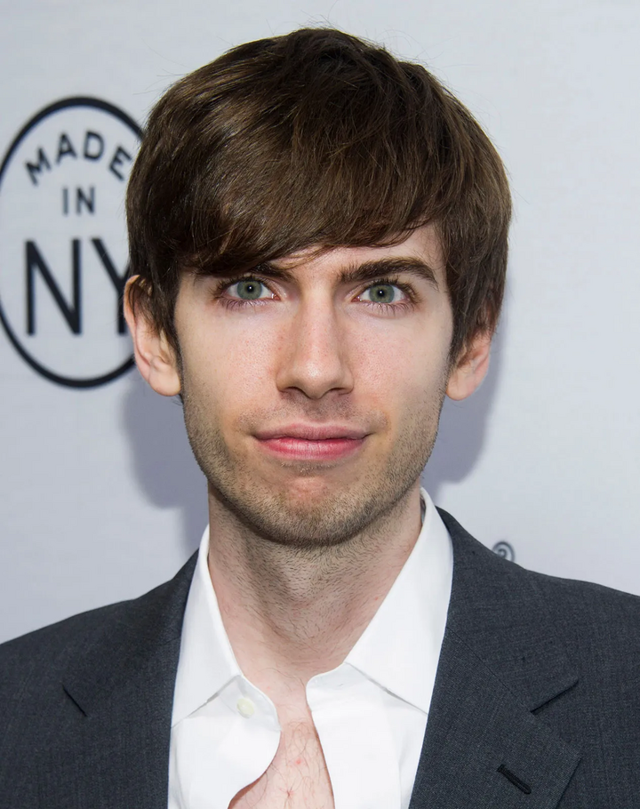 David Karp (geb. 6. Juli 1986) lebt in der Upper West Side von Manhattan, USA. Er ist ein amerikanischer Geschäftsmann, Webentwickler, Gründer und ehemaliger CEO des sozialen Netzwerks Tumblr. Laut Forbes wird Karps Vermögen auf rund 200 Millionen US-Dollar geschätzt. (Foto: britannica)