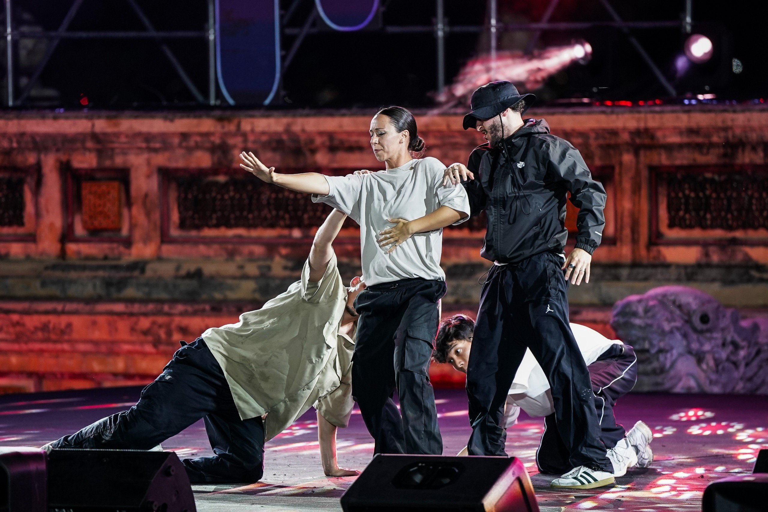 Nghệ sĩ Festival ra công viên, vào bệnh viện để phục vụ khán giả - Ảnh 4.