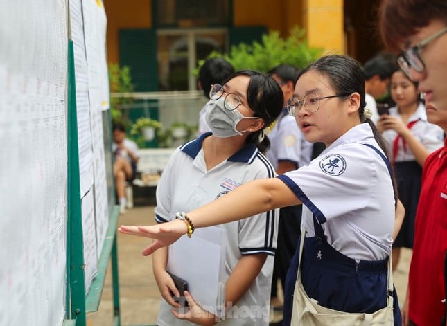 ホーチミン市の10年生入学試験では英語が3番目の科目となっている（写真1）